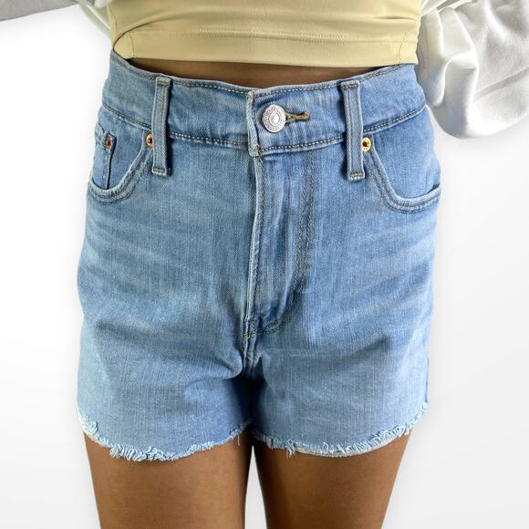 LEVI'S Light Wash High Rise Cut Off Denim Mom Shorts